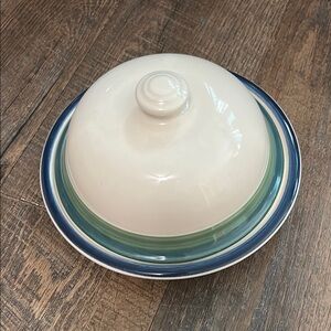 Round Covered Butter‎ Ocean Breeze collection by Pfaltzgraff Blue and Green